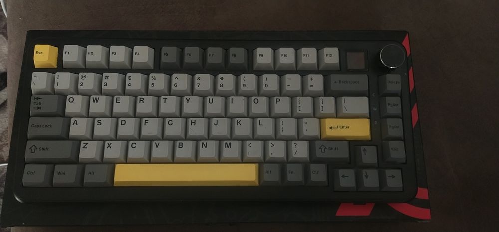 Ajazz AK820 Pro Max (жёлтые свечи)