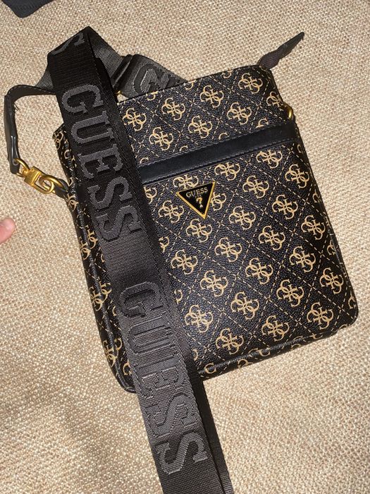 Продается барсетка guess оригинальная можете проверить