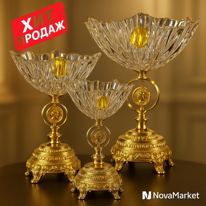 Хрусталньный набор ваз на золотой подставке
