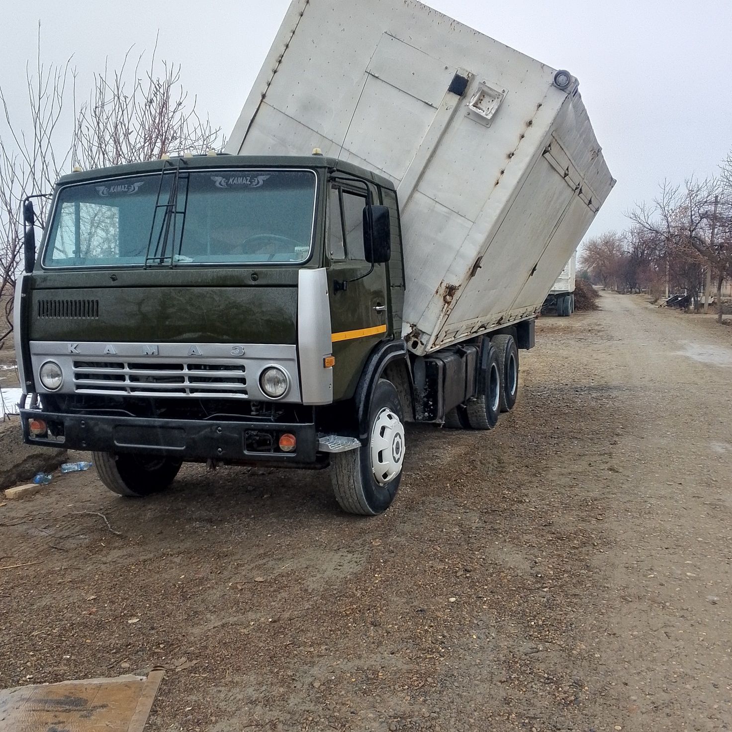 Kamaz Prisepi bilan sotiladi.