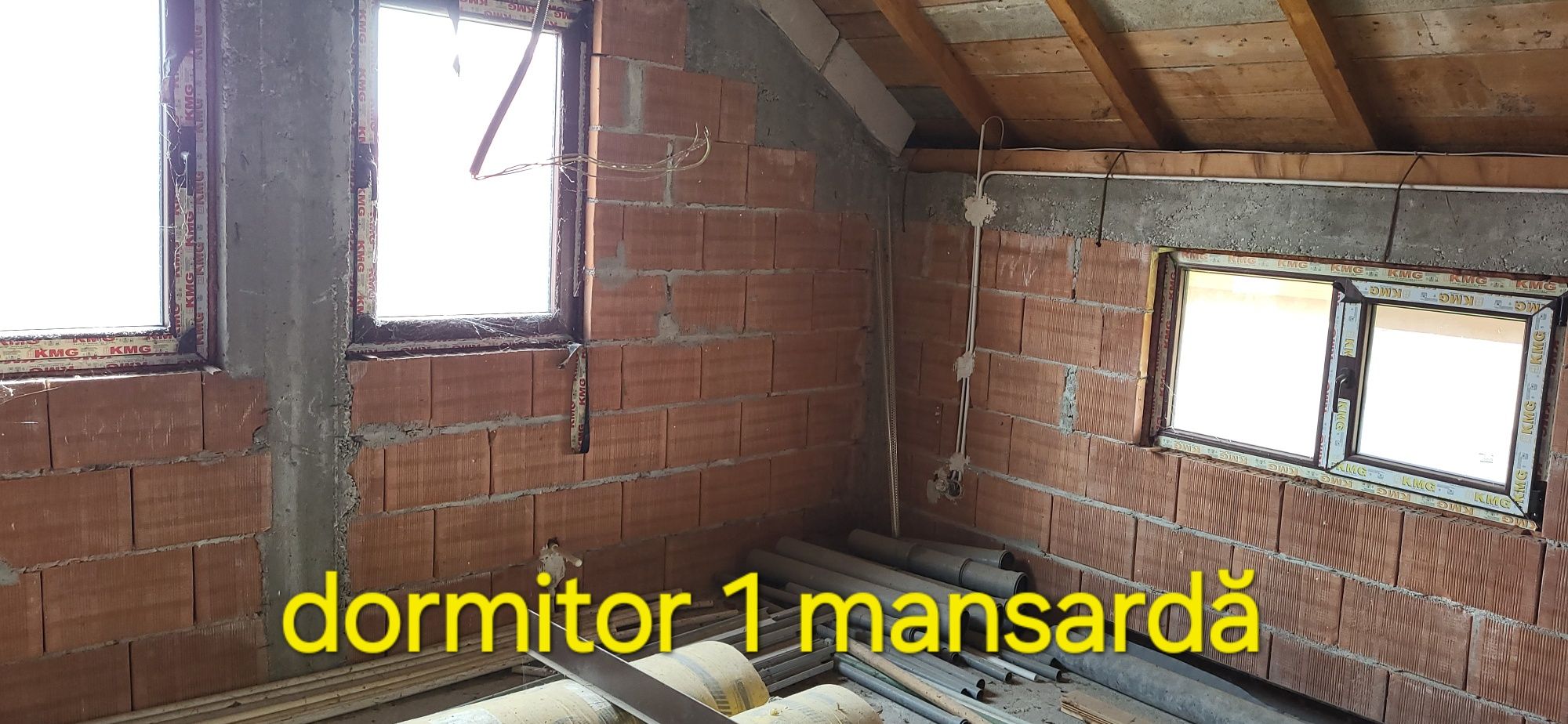 Sat Dârza,  comuna Crevedia,  Teren 2400 mp cu 2 case în oglindă