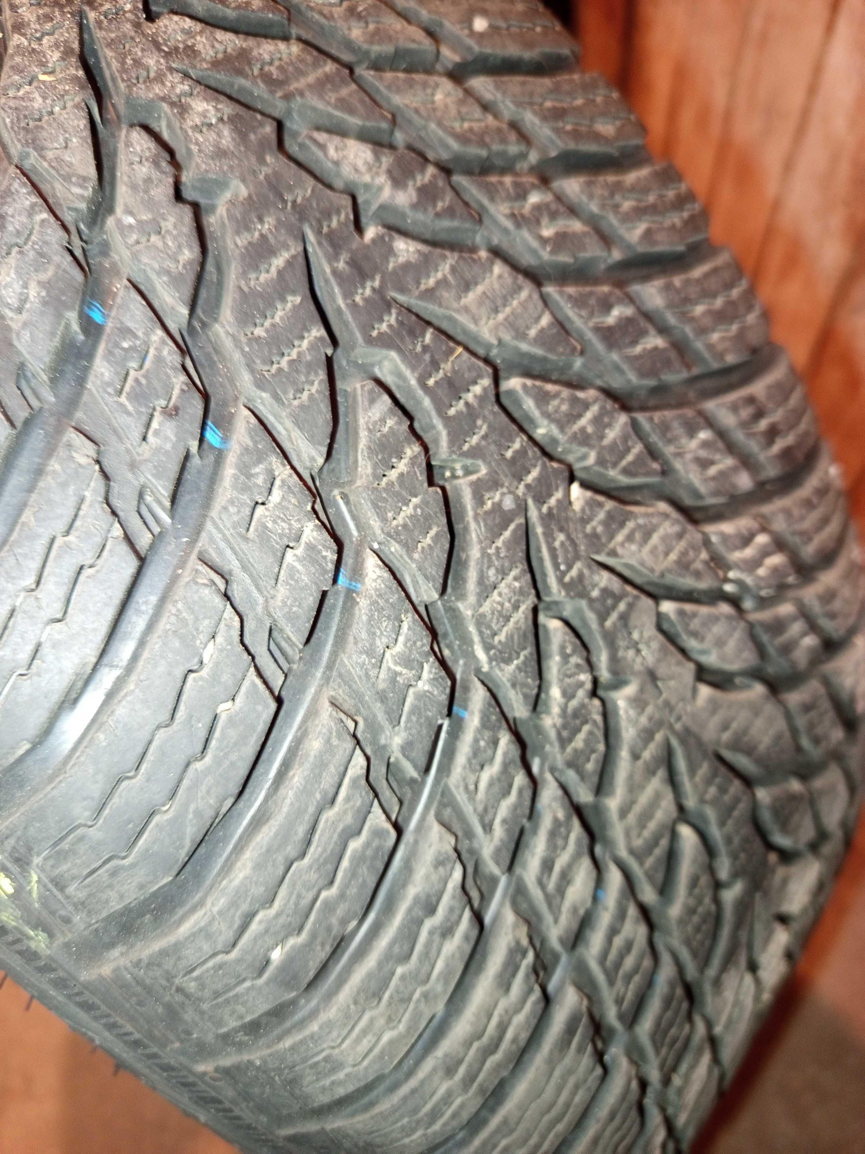 Джанти Mercedes със Зимни гуми Нокиан 205/55/16