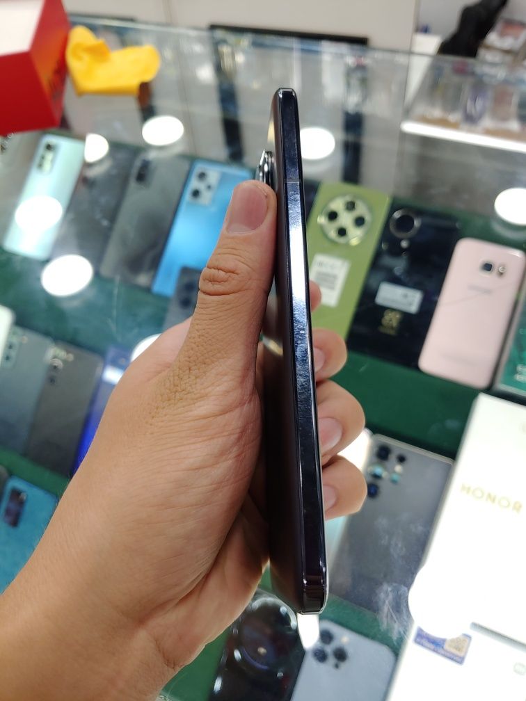 Honor Magic 6 12/256 gb sotiladi