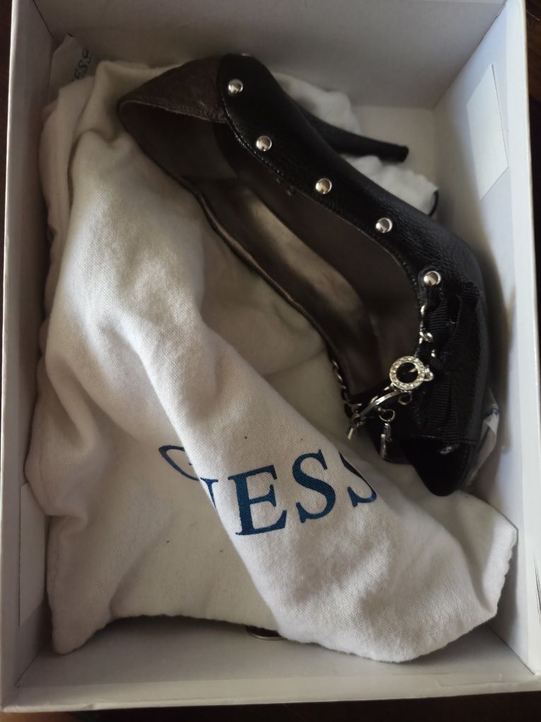 Токчета Guess черни