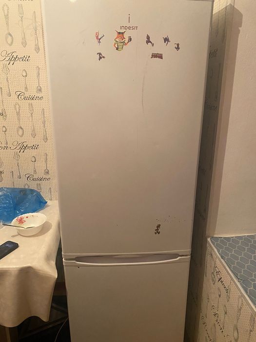 Холодильник Indesit