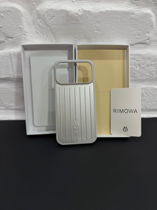 Rimowa Silver & Black Case - Iphone 17 Pro / Max / Iphone 16 Pro / Max