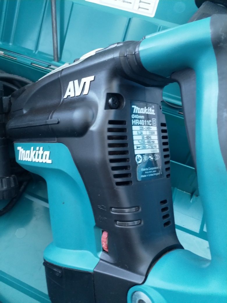 Перфоратор Makita HR4011C