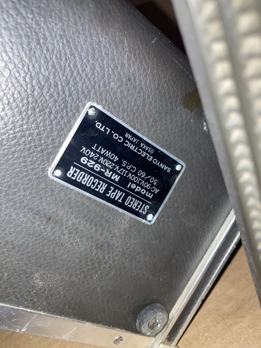 magnetofon portabil stereofonic Sanyo Model japonez MR-929