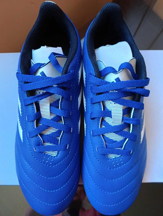 Нови детски обувки за футбол Adidas