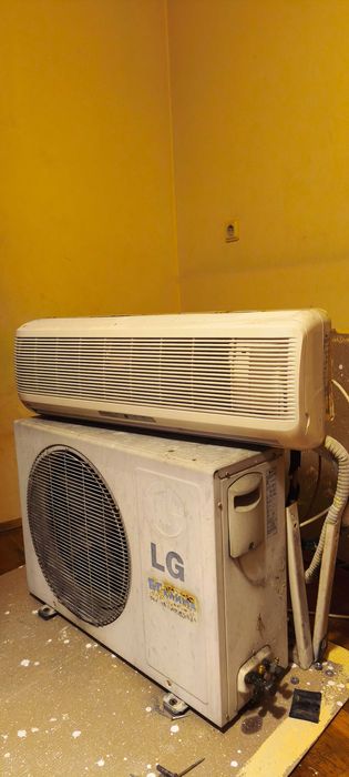 Продавам климатик LG с работещ компесор
