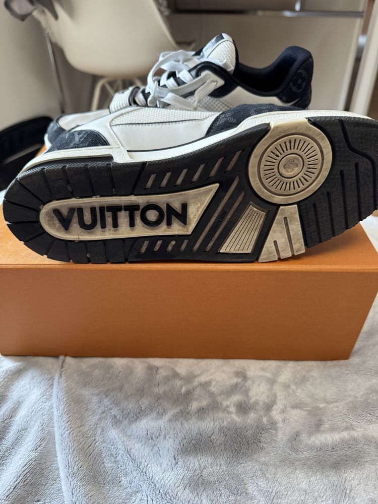 Adidasi Louis Vuitton negru cu alb