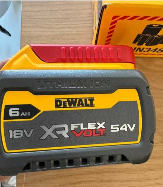 DeWALT DCB546 XR Flexvolt