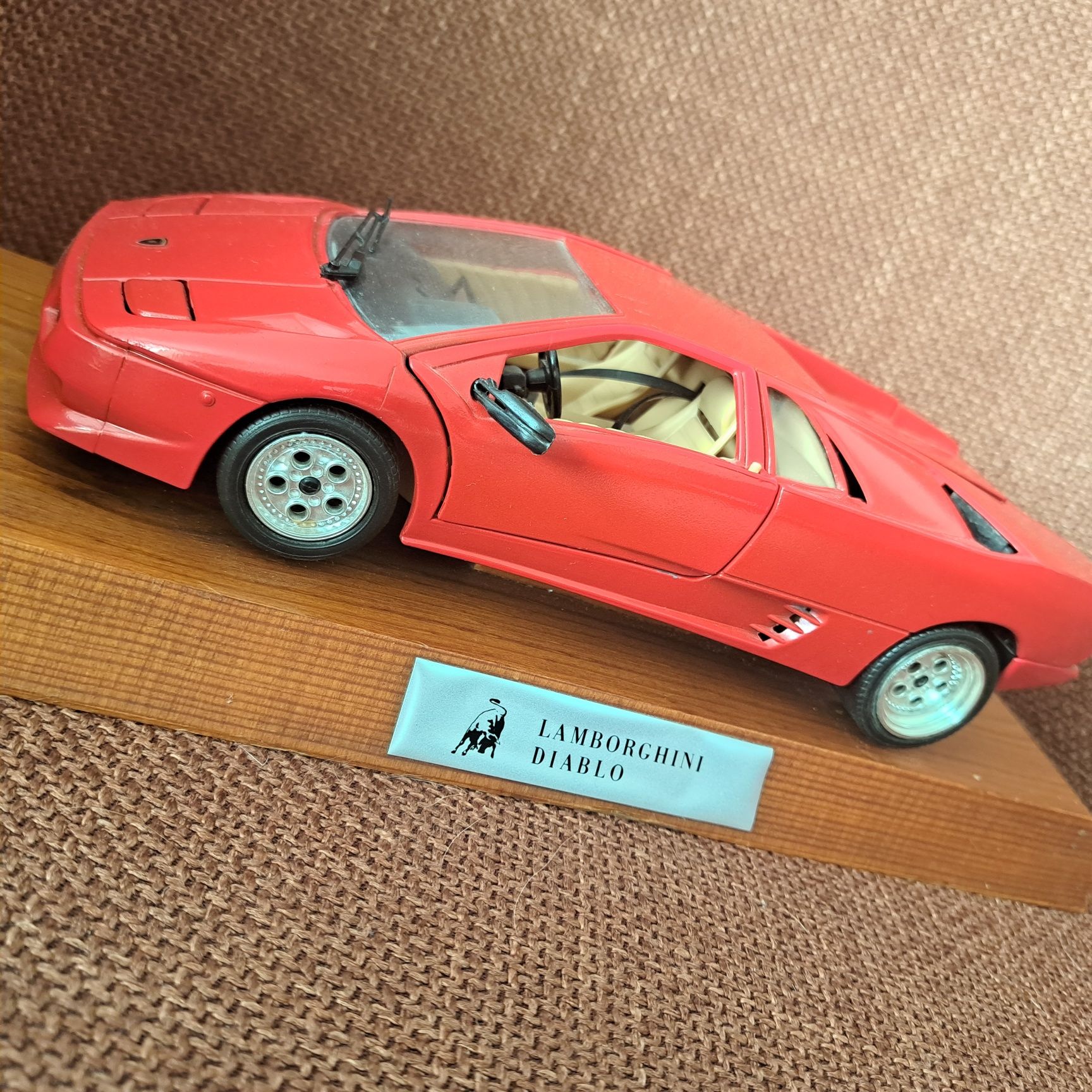 Lamborghini Diablo макет 1:18 Bburago