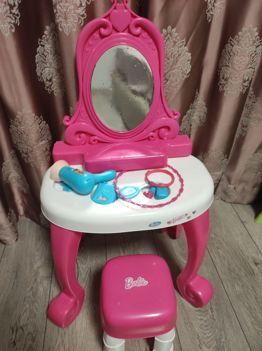 Страхотна детска тоалетка Barbie