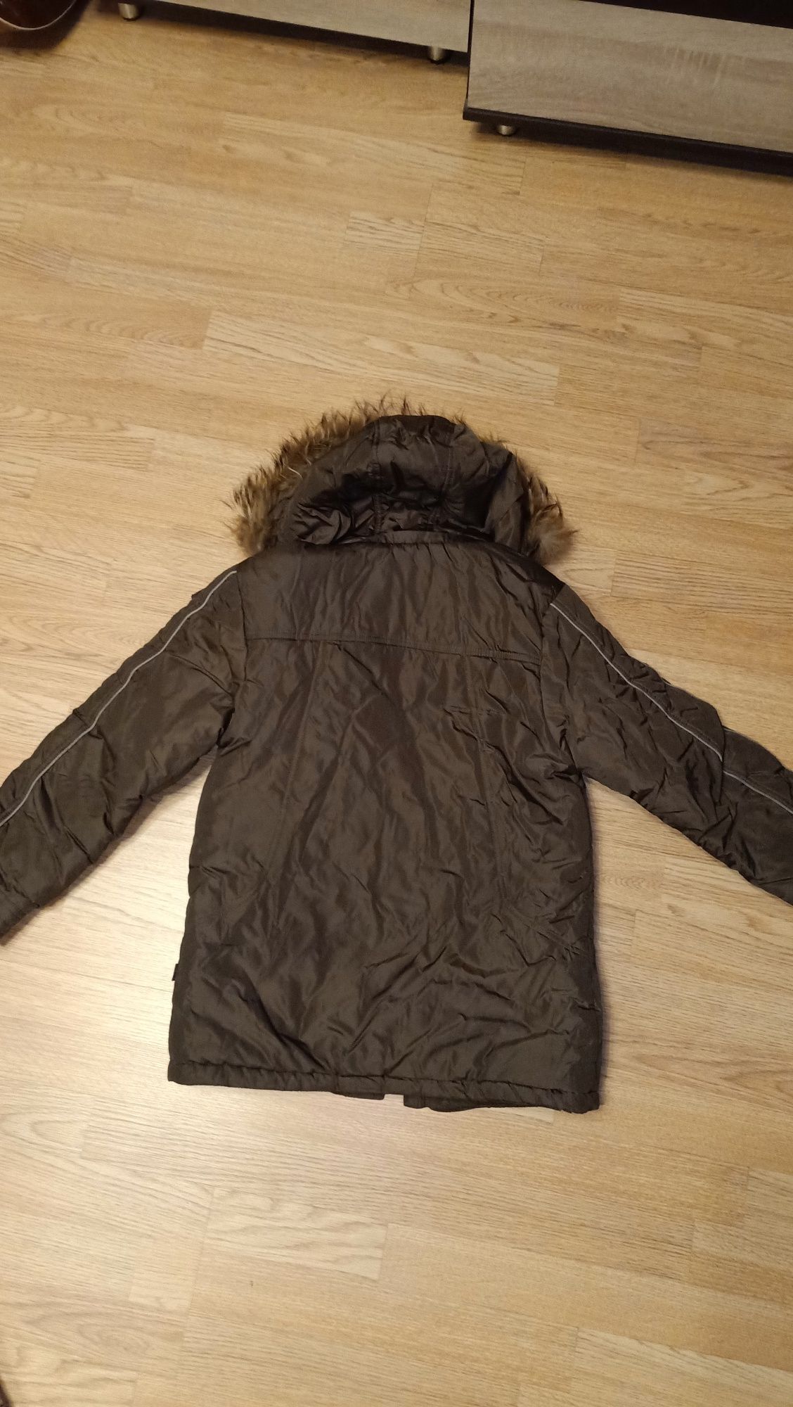 Продам зимнюю куртку рост 140