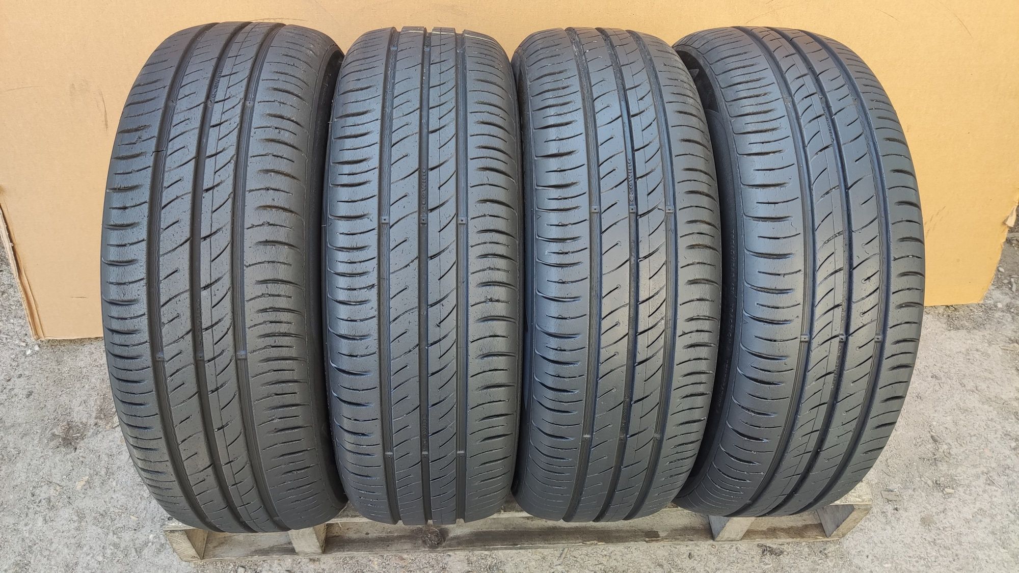 4бр летни гуми 185/60/15 Kumho EcoWing ES01
7 mm грайфер
Добро състоян