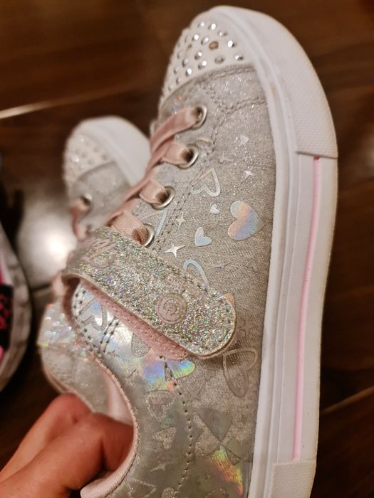 Adidasi skechers ca noi