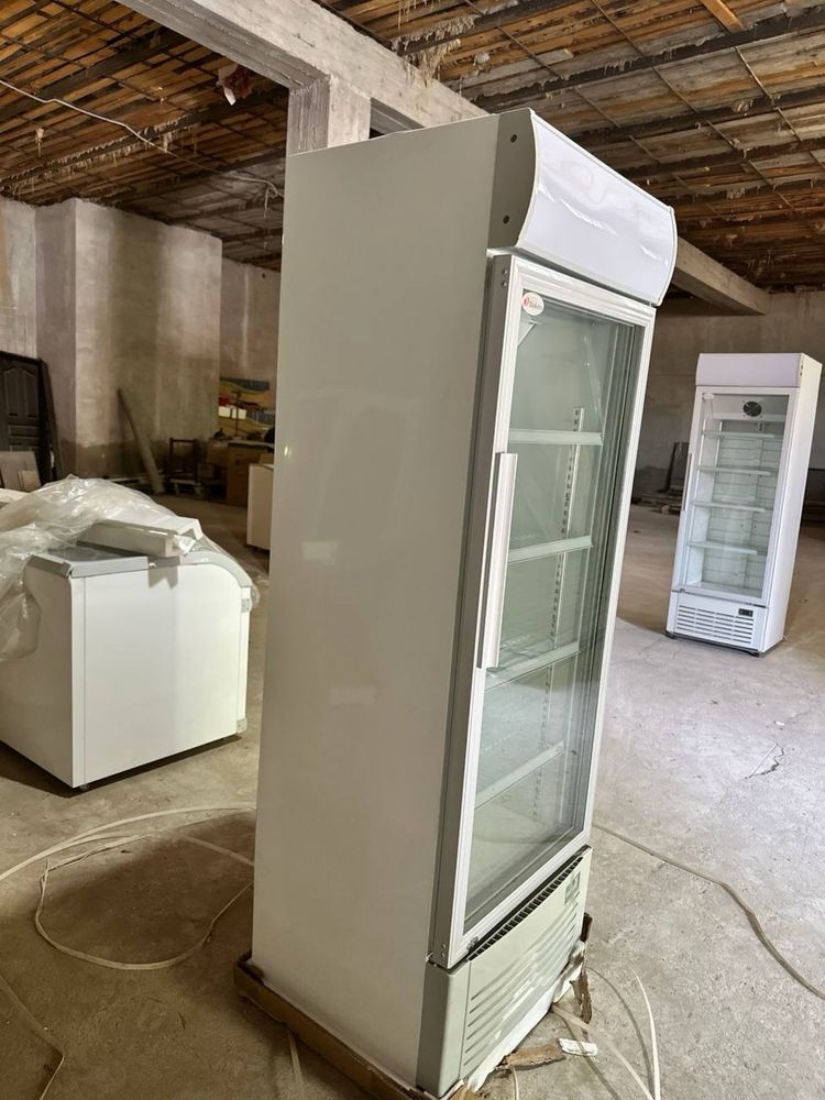 Витринный Холодильник Dukers, 300-литровый. Витрина