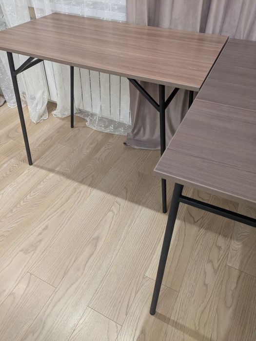 Письменный стол.