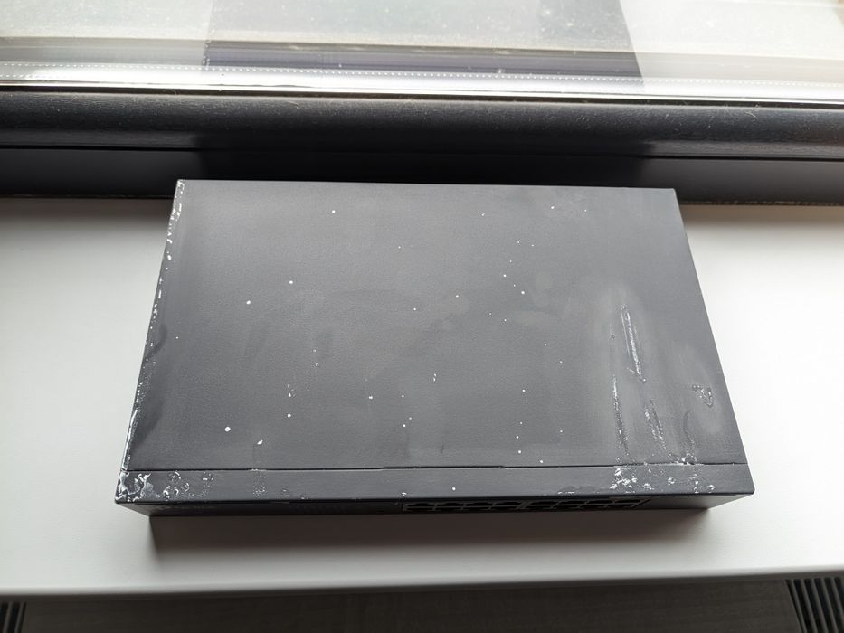 Switch Allied Telesis AT-GS910/8 și Switch TP-Link TL-SG1016DE