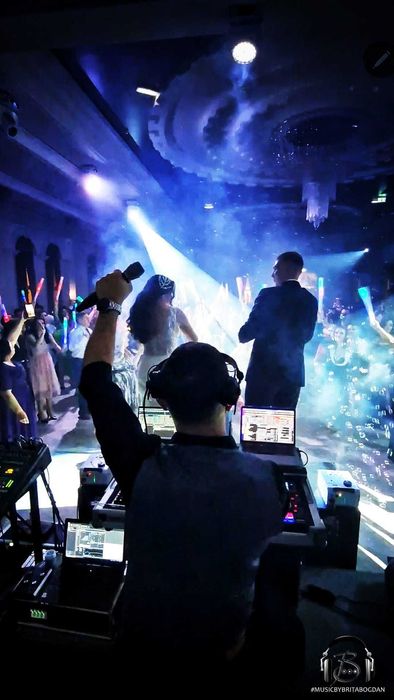 DJ, schela lumini, fum greu,gheata carbonica, nunta, majorat, botez