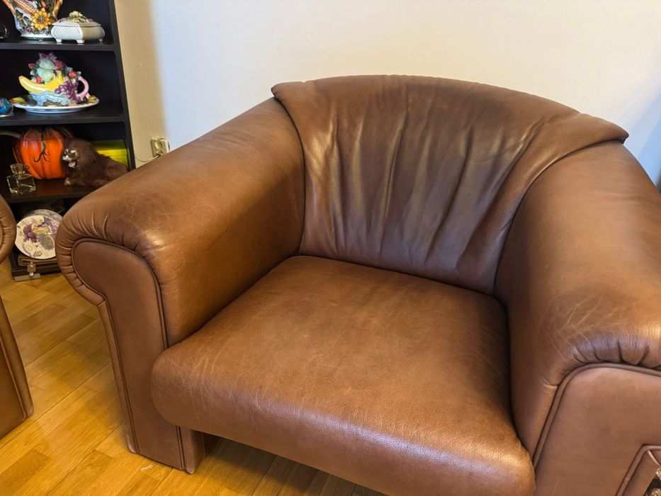 Vând canapea și două fotolii din piele neextensibile