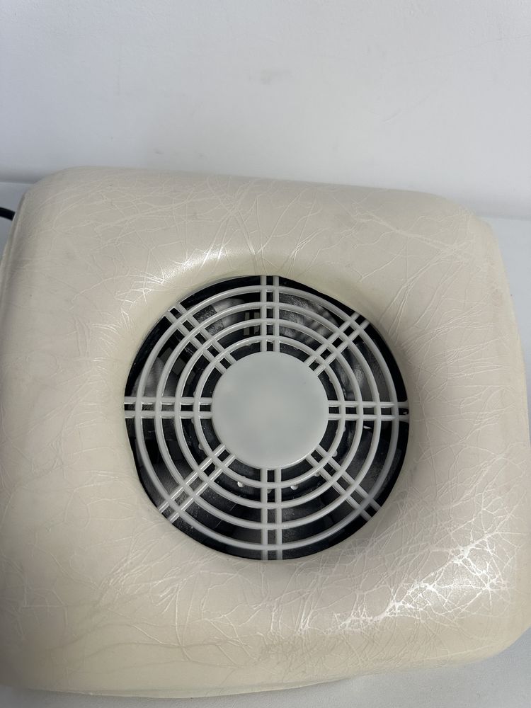 Aspirator de unghii