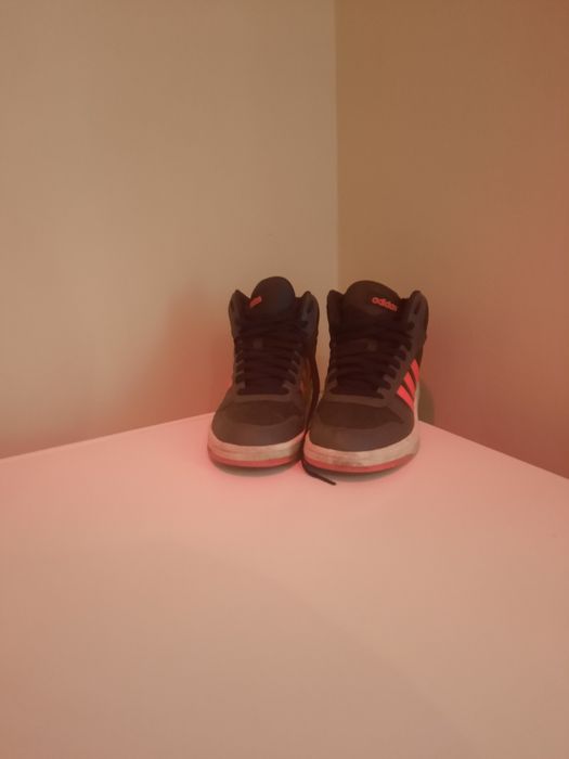 Adidasi adidas pentru baschet