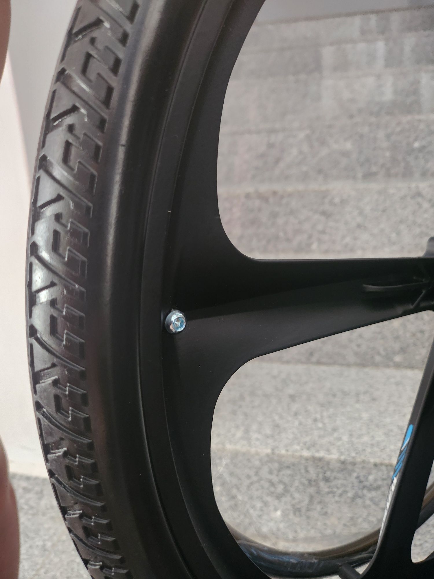Vand carucior electric NOU pt persoane cu dizabilitati sau varstnici