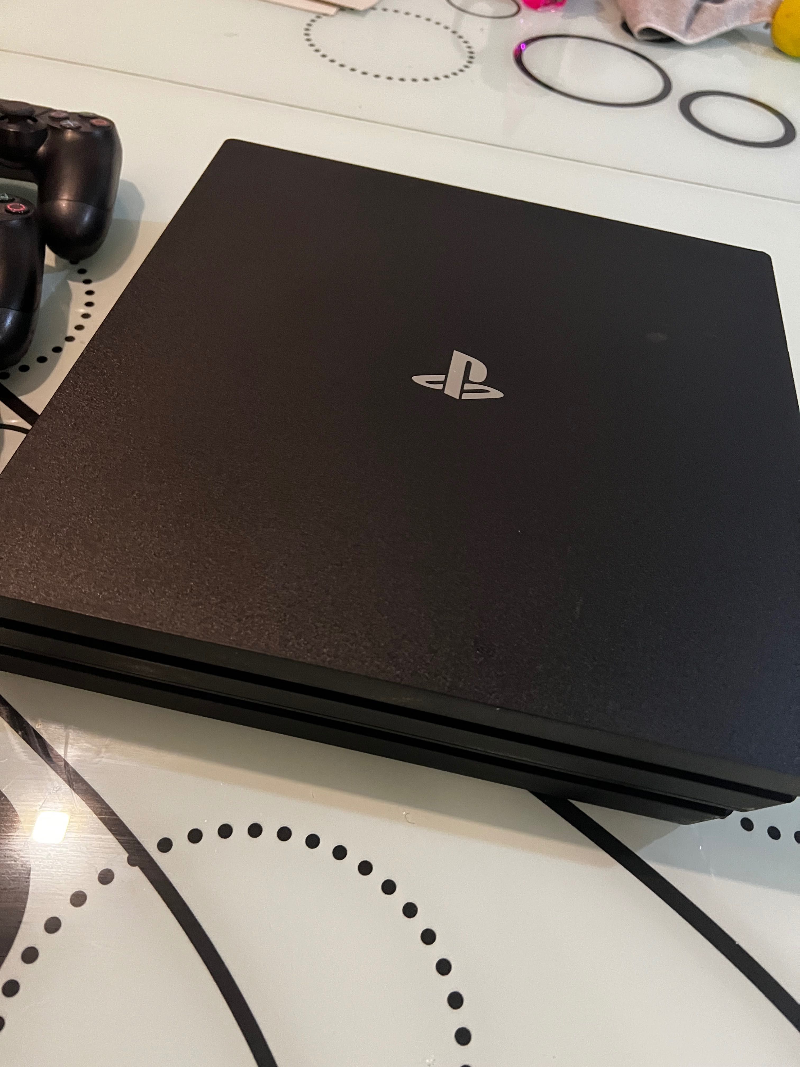 PS 4 Pro ,1Tr+8 jocuri+ 3 console