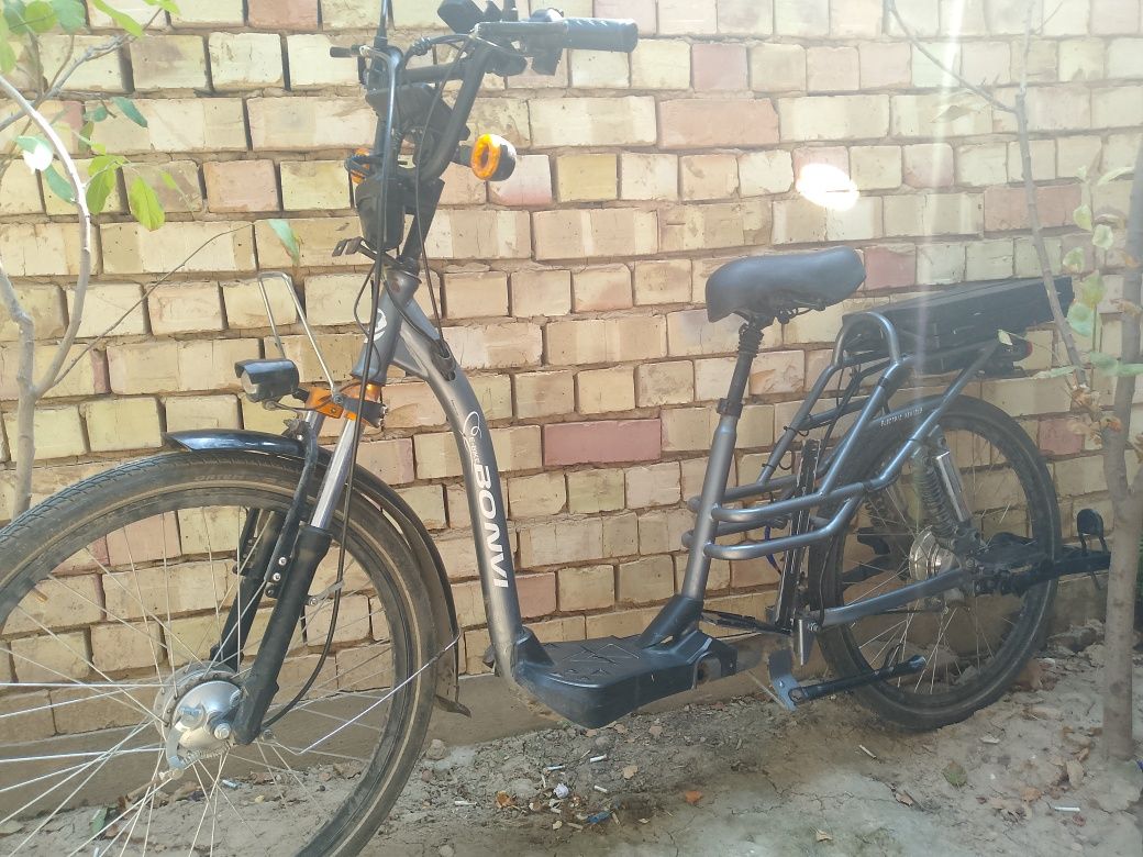 Veloskuter, elektrvelosiped