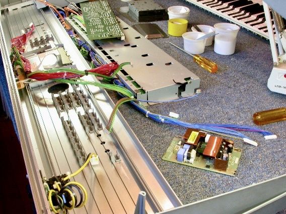 Reparații și intreținere Korg Yamaha Roland