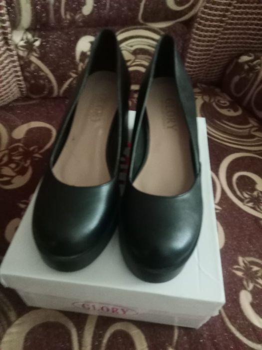 Продам туфли новые