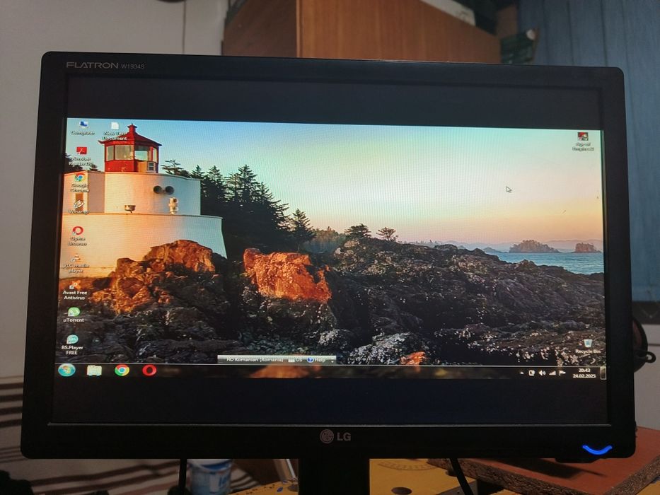 Vand monitoare lcd functionale de 19 si 24 inch