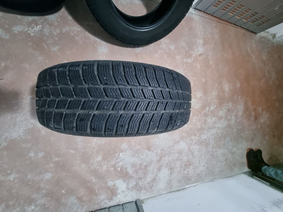 Vând anvelope iarna 195 65 15