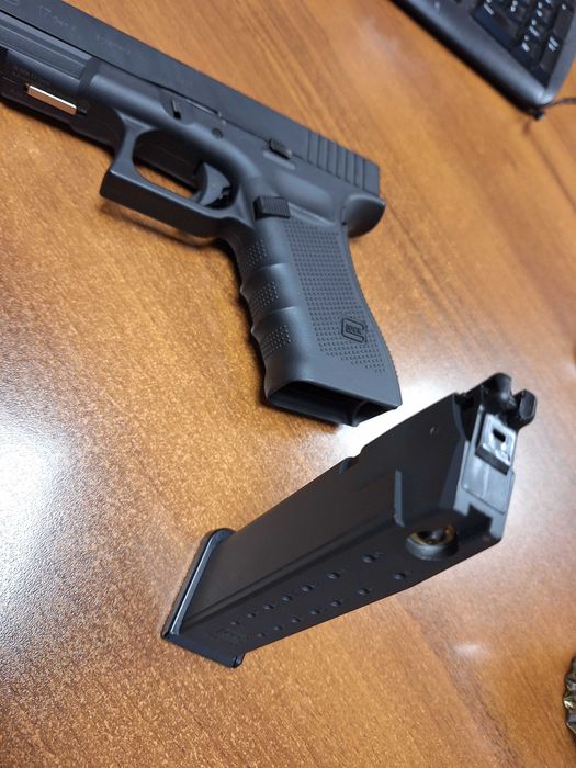 GLOCK 17 Gen4 UMAREX CO 2 4,5mm -чисто нов