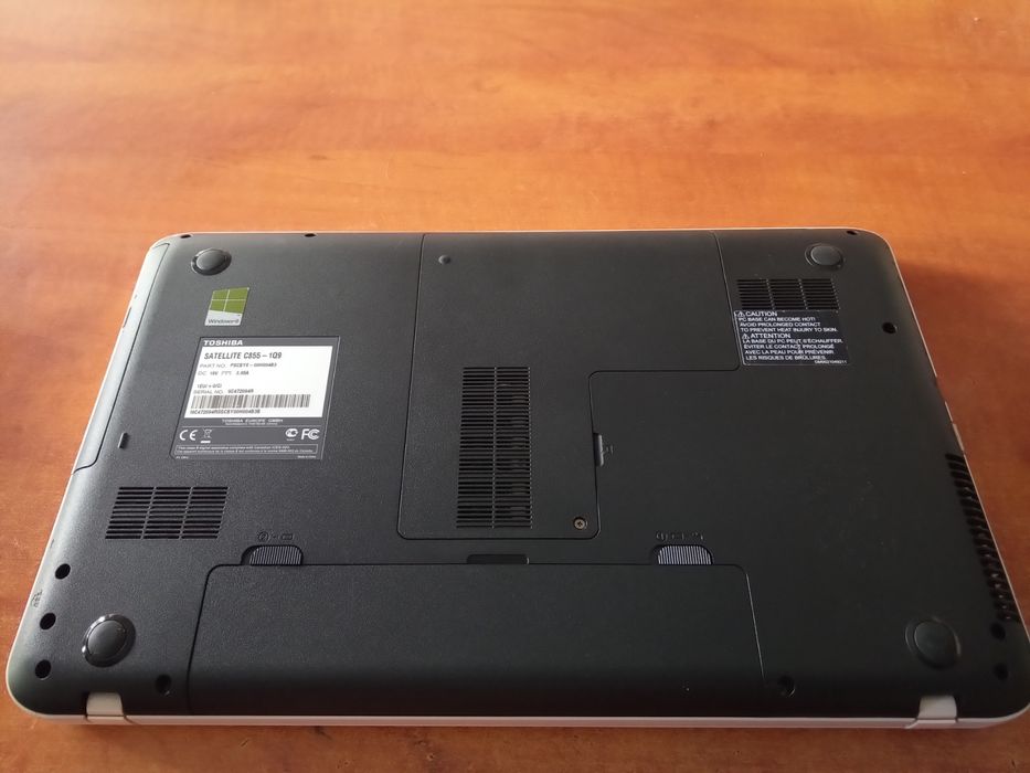 Лаптоп TOSHIBA плюс подарък чанта