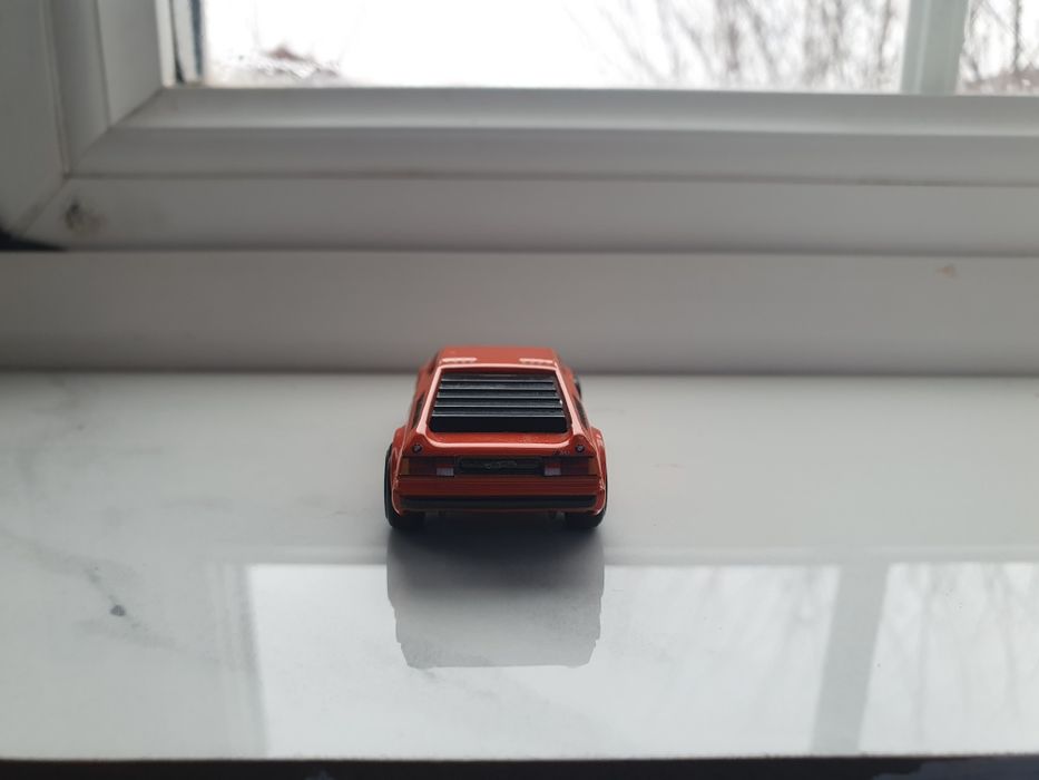 masinuta hotwheels,BMW M1
