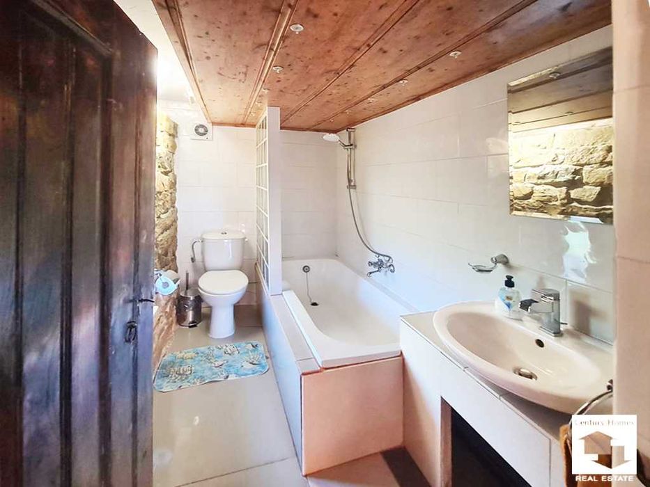 200027 Две къщи с басейн в с. Моравица, на 45 км. от Велико Търново