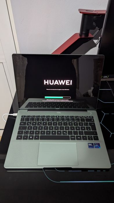 Vând Laptop Huawei MateBook 14.2 OLED Ultraslim 2024 Nou/Preț Fix 4600