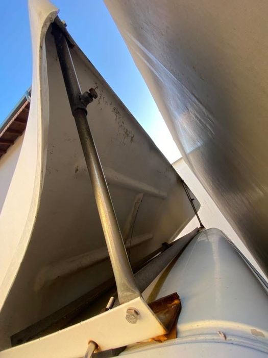 Спойлер над кабина