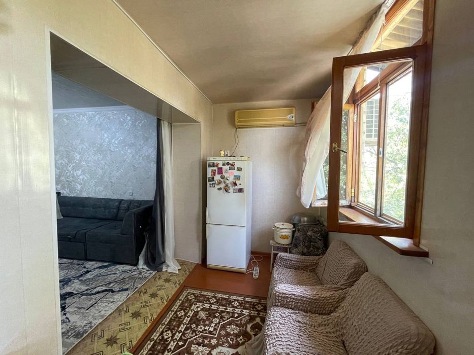 Продам квартиру кирпич , 3/4/4 балкон 2*6 77 серия.