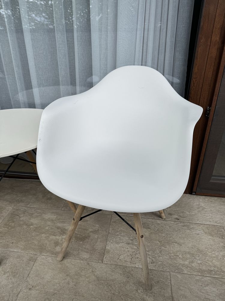 Masuta si scaube exterior