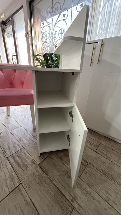 Маникюрный стол