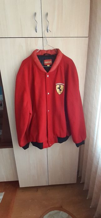 Vând geaca FERRARI