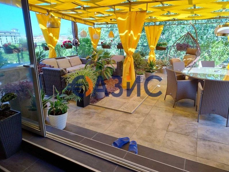 Мезонет с огромна тераса в затворен комплекс в Слънчев Бряг, България