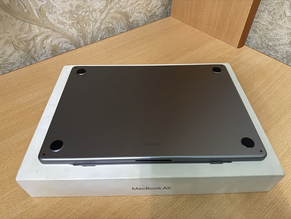 MacBook Air M3 15 Inch 100% yomkost