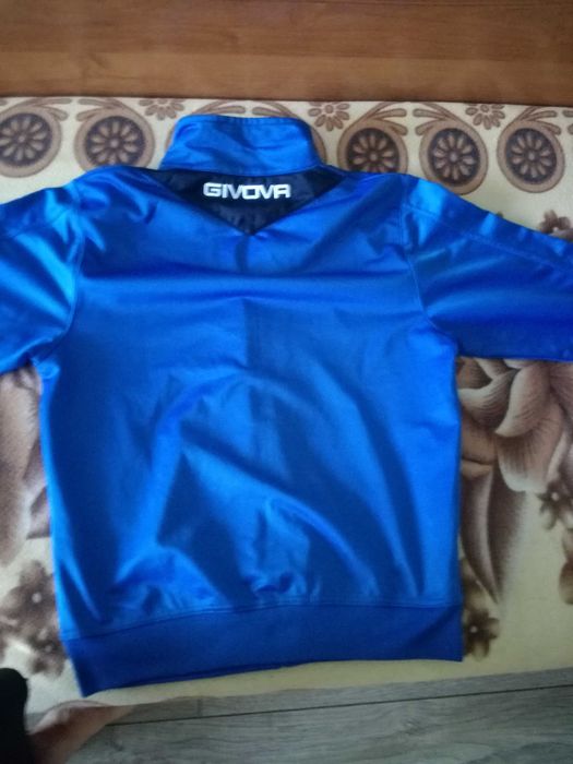 Продавам чисто ново горнище от анцуг-Givova