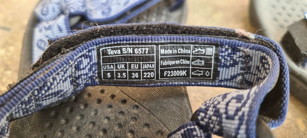 Vând sandale sport TEVA Hurricane, mărimea 36, aproape noi