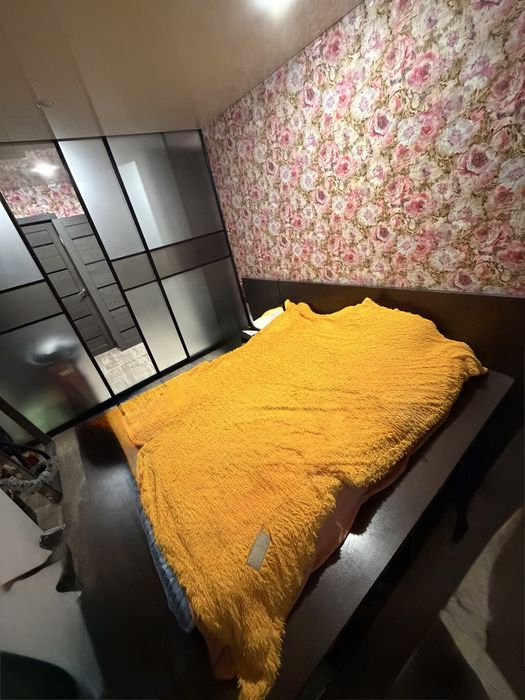 Продаю кровать с тумбой